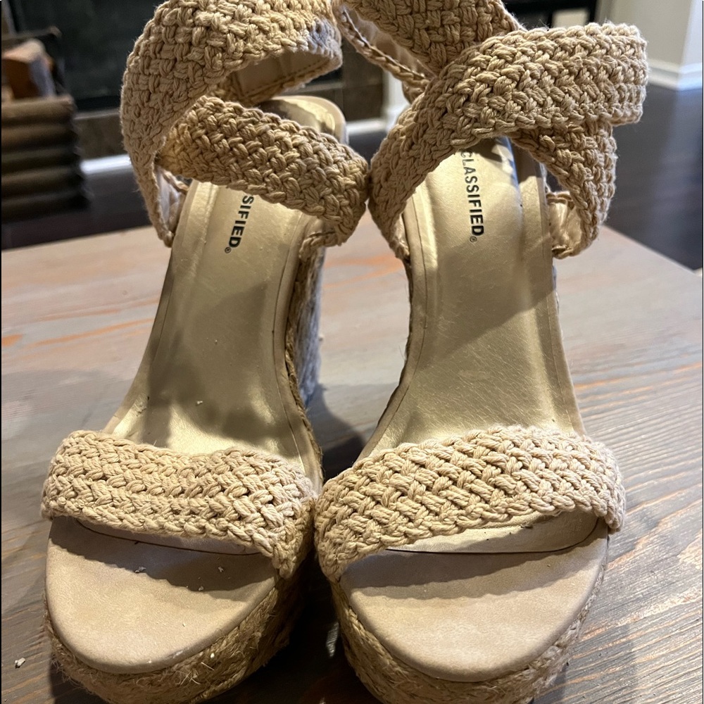 Cityclassified Women’s 8.5 wedges lightly worn